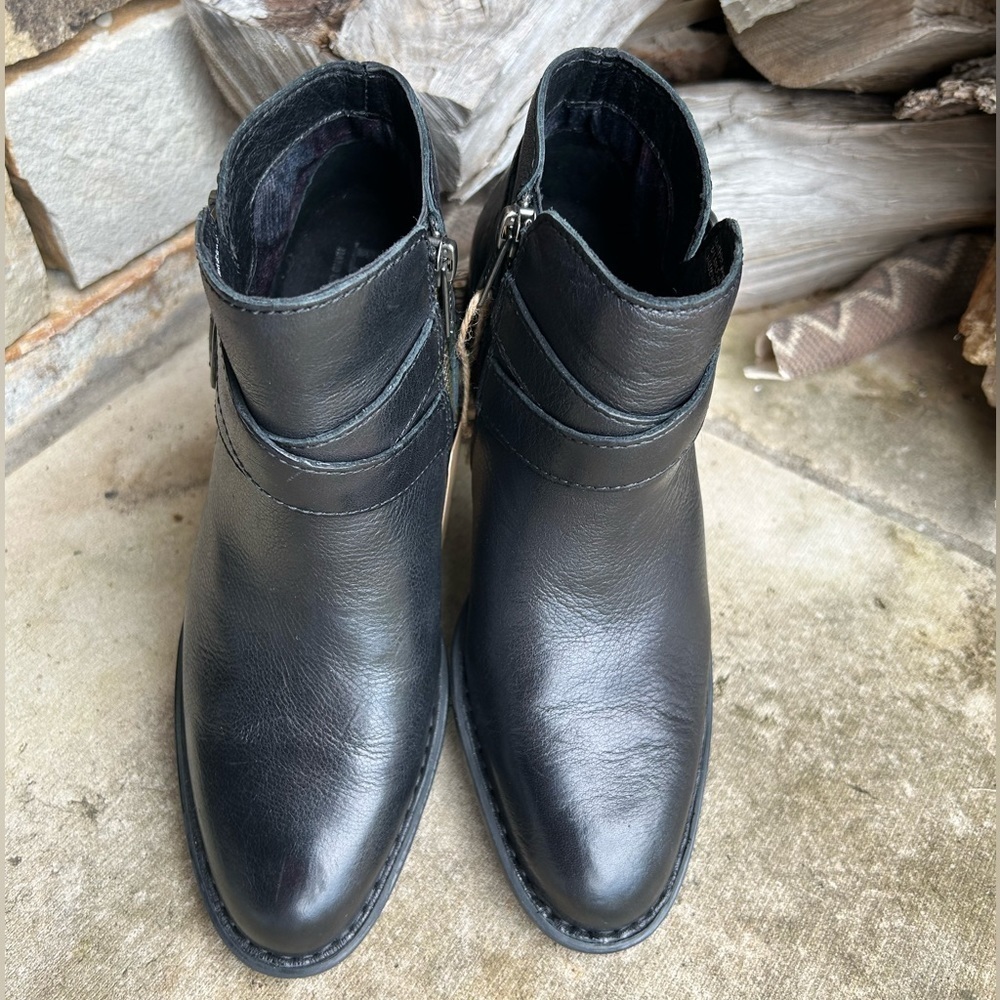 Born Ozark leather black ankle elegant booties w/dual buckle closure NWT Sz-6. I - Picture 4 of 11